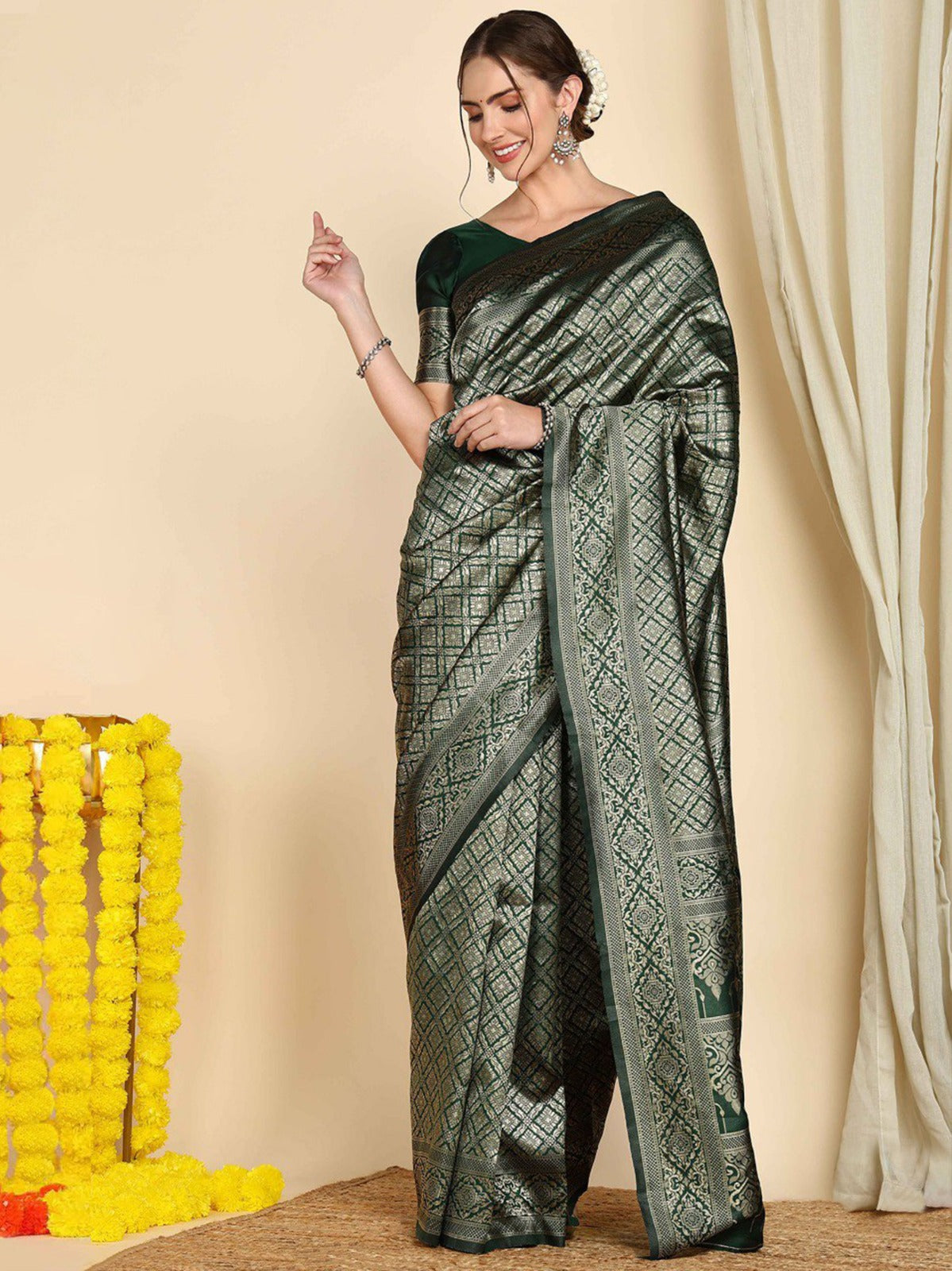 Green Banarasi silk saree Perfect for Festive and Wedding AY4082